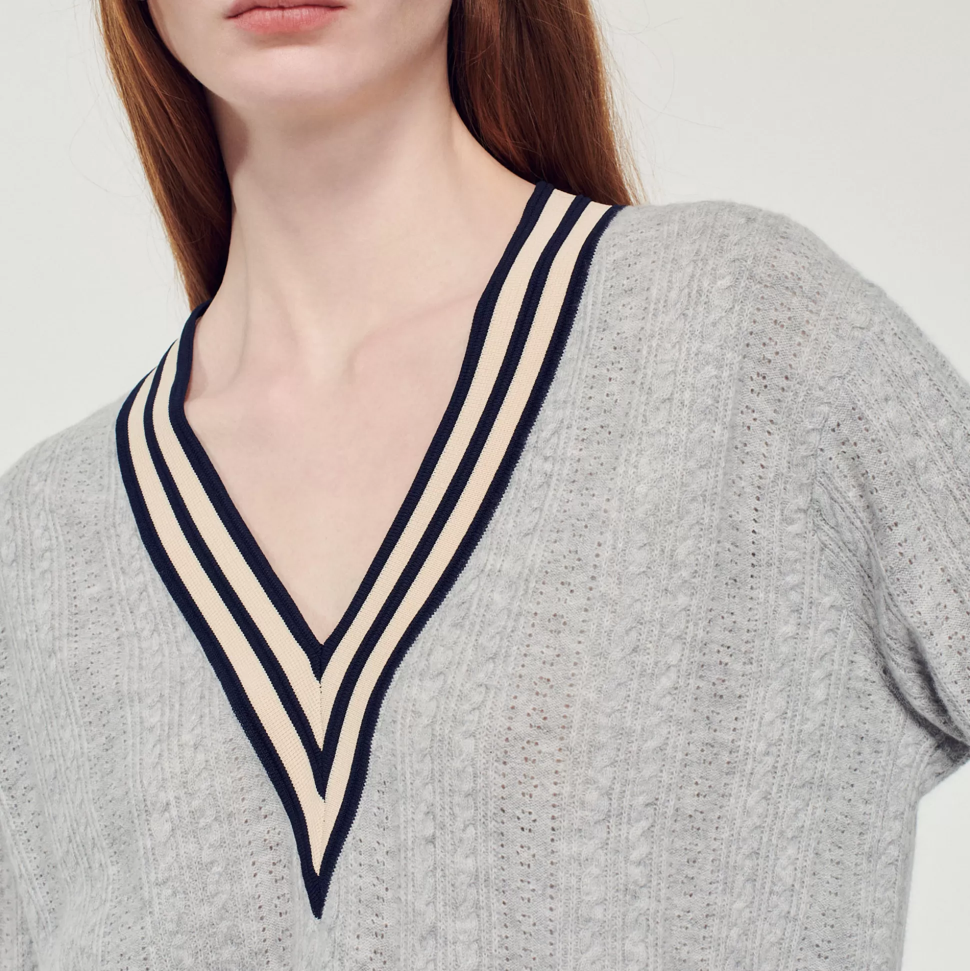 Sale Pull À Col V Profond Bicolore Femme Pulls & Cardigans